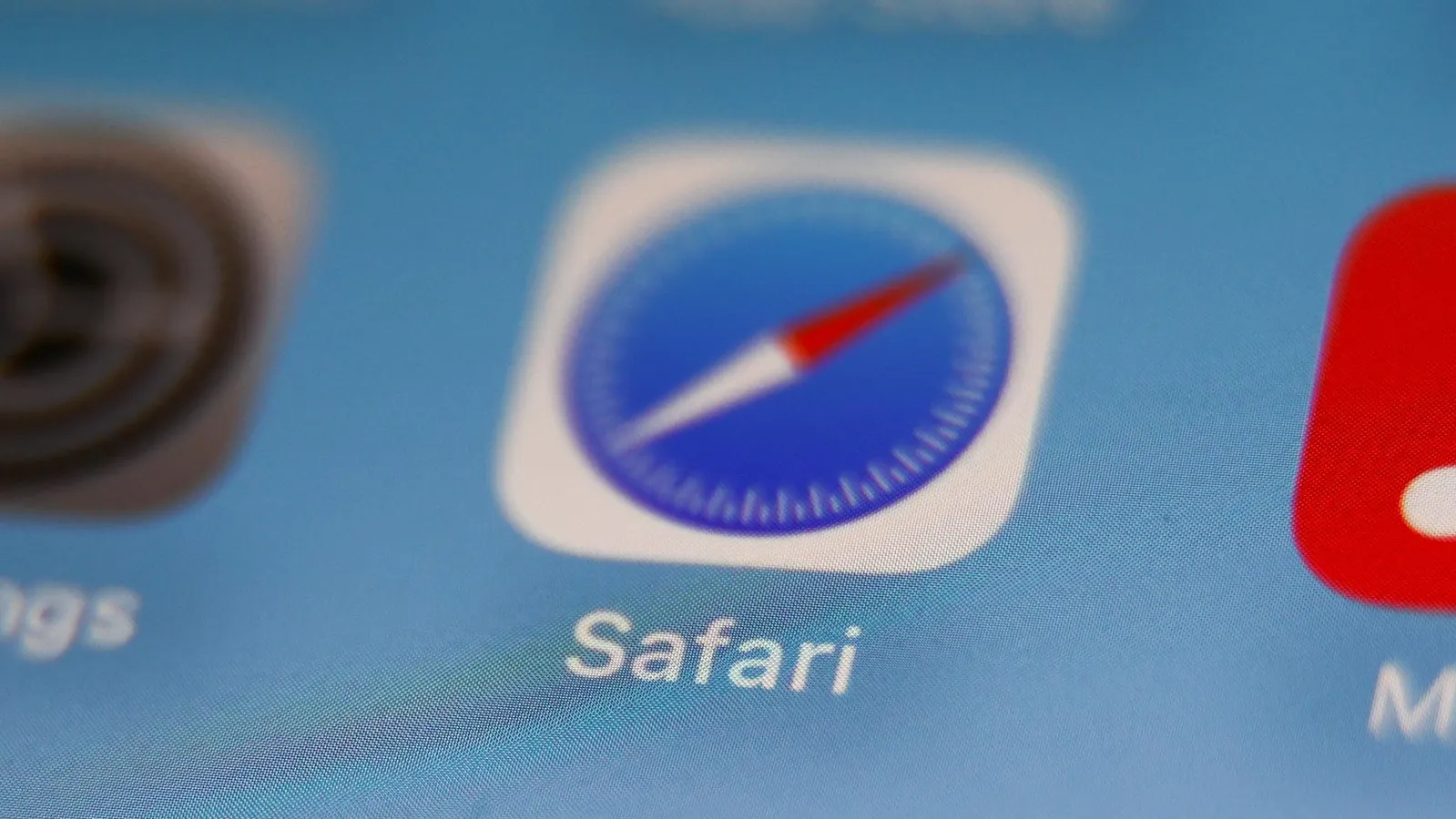 iOS 26 Beta 2 restaure le nouveau bouton de pavage de Safari à la barre inférieure