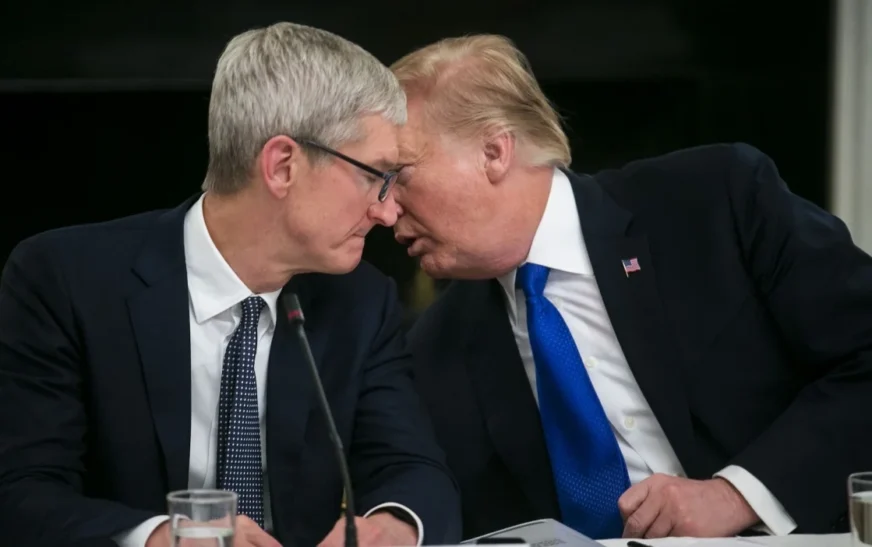 Tim Cook dit que les tarifs peuvent coûter 900 millions de dollars à Apple ce trimestre