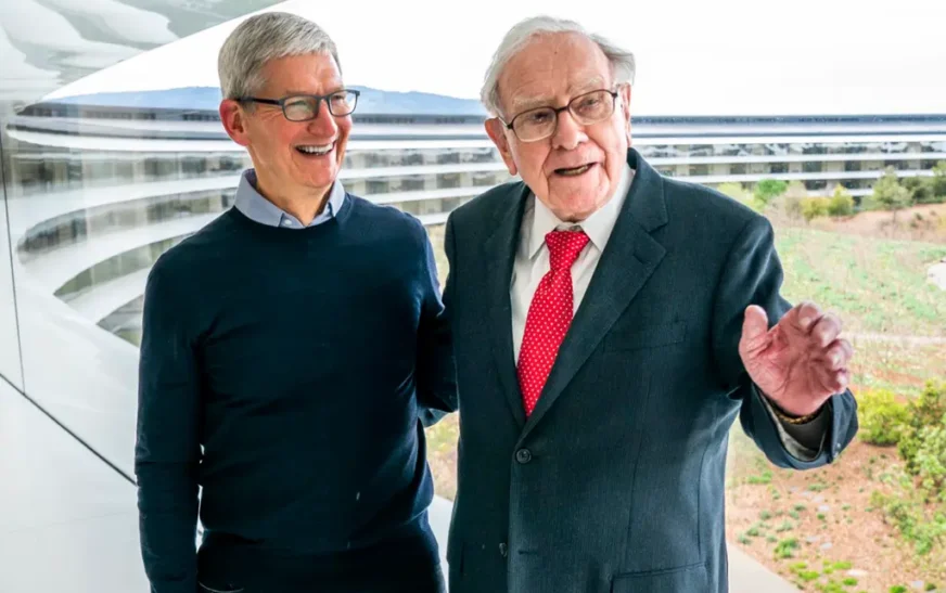 Tim Cook rend hommage à Warren Buffett après les nouvelles de la retraite