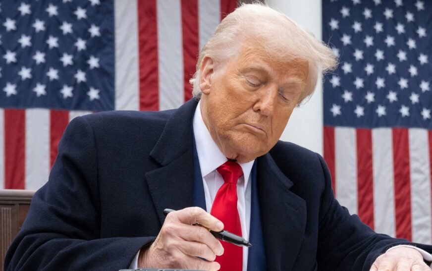 Trump ajoute Samsung à la menace tarifaire, dit Apple pas seul