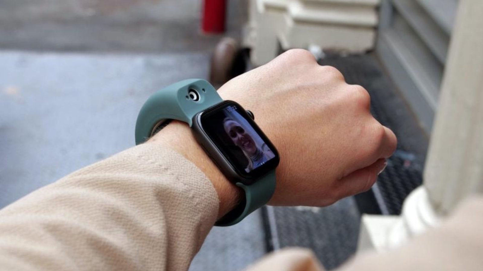 Apple ajoute des conseils de pile intelligente pour regarder les visages dans Watchos 26