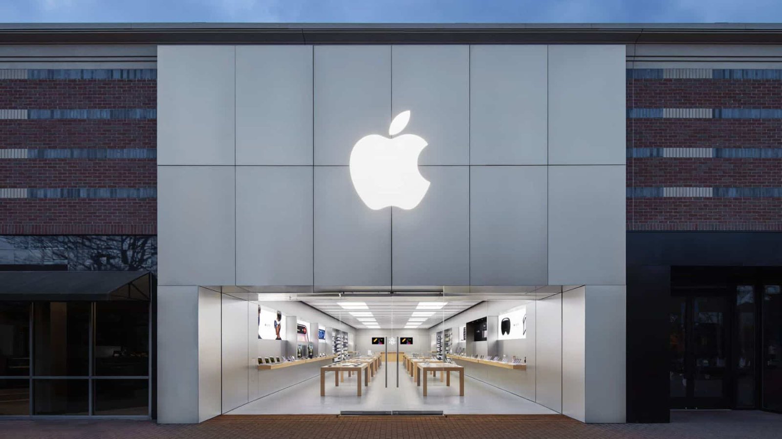 Apple rapporte 94 milliards de dollars en revenus du troisième trimestre 2025, battant les attentes