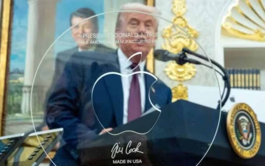 Tim Cook Gifts Trump une «  unité unique d’un  » au lancement de l’AMP dans le bureau ovale
