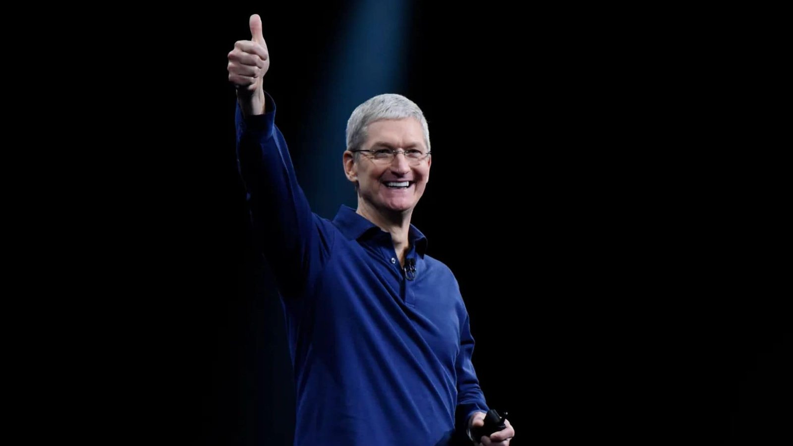 Tim Cook confirme que la stratégie d’IA d’Apple peut inclure des acquisitions majeures